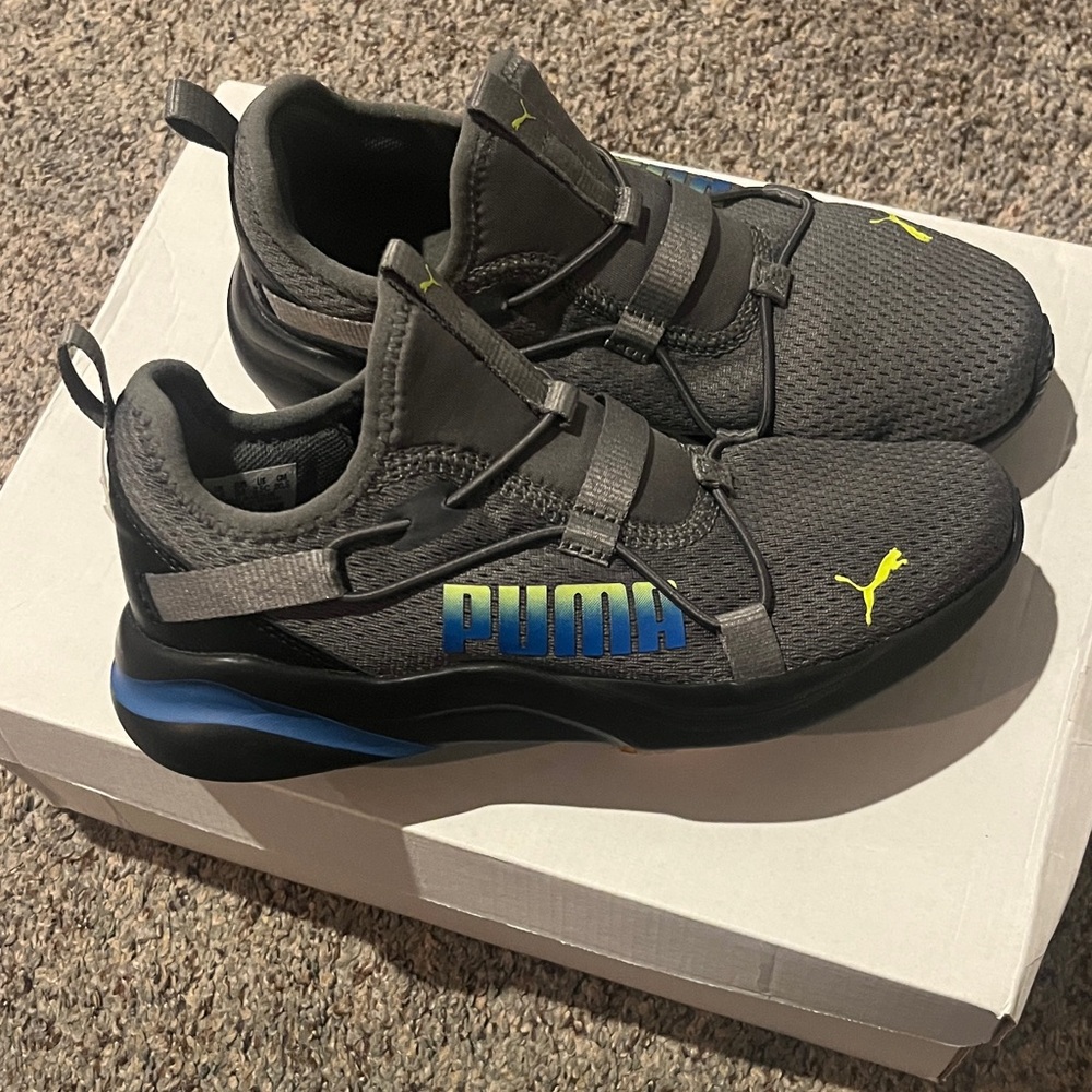 New Puma Kids 2.5 Sneakers in Gray with Blue Accents
